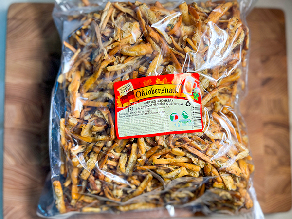 Нитка ЖАРЕНАЯ "Чеснок с зеленью" Oktobersnack 1 кг (сырный продукт) в Мурманске